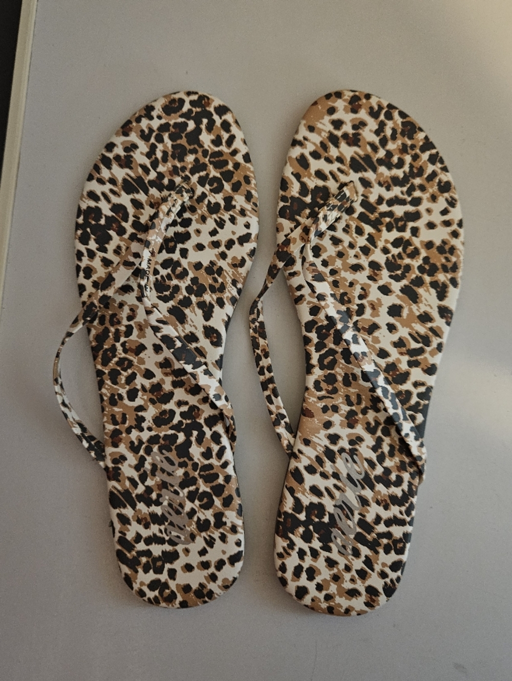 Aerie Cheetah Flip Flop Sandals 7